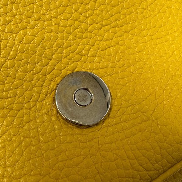 GUCCI Authentic Yellow Leather Shoulder Bag - Picture 10 of 14